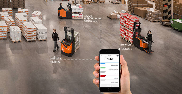 Smartphone avec application I_Site pour la gestion de flotte de chariots élévateurs d'un entrepôt