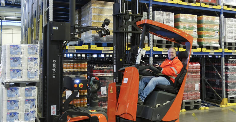 The forklift drivers and AGVs work together in a busy environment.