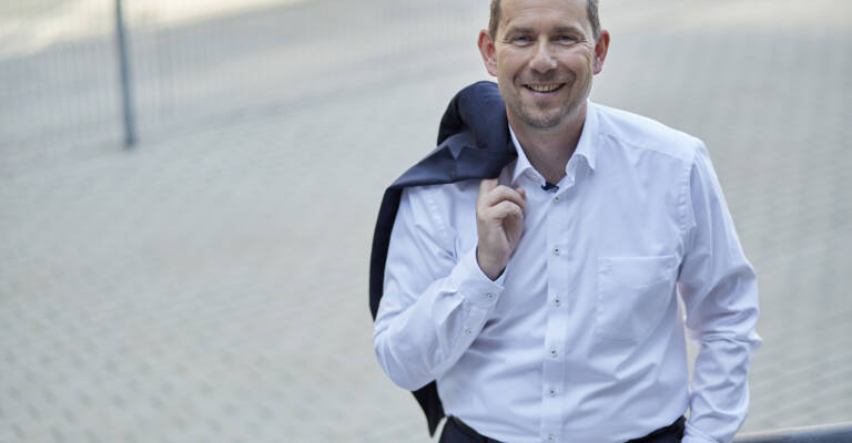 František Mikeš, Obchodní a marketingový ředitel společnosti Toyota Material Handling CZ se sakem přes rameno
