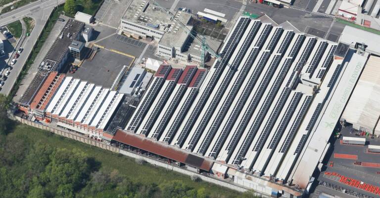 Solceller på taget af Toyotas  Bologna fabrik