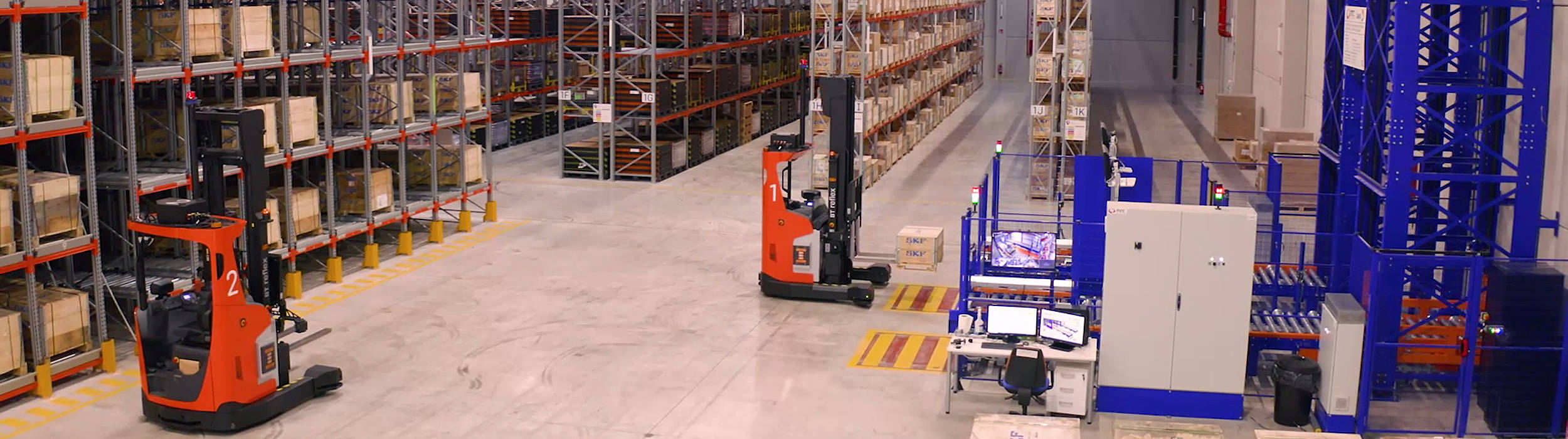 Automatiserede reachtruck, lagertruck hos logistikvirksomhederne Jaylo og SKF