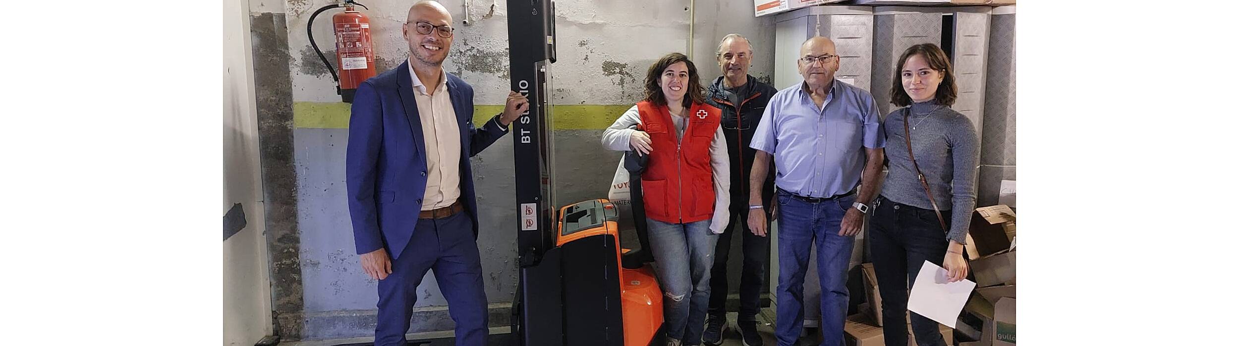 Toyota Material Handling  dona un apilador a a La Cruz Roja